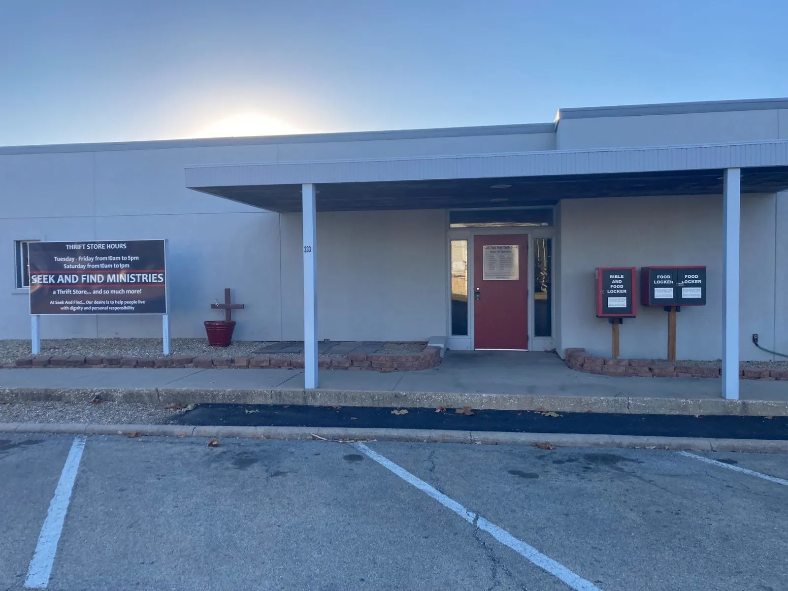 The Seek And Find building entrance on Garrard Avenue